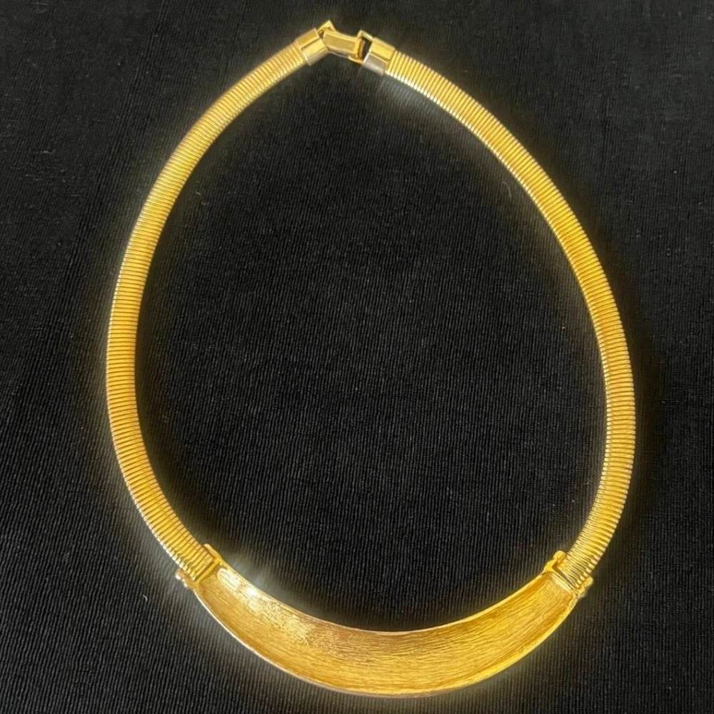 Vintage Gold Tone Hammered Snake Chain Collar Choker Statement Necklace 17